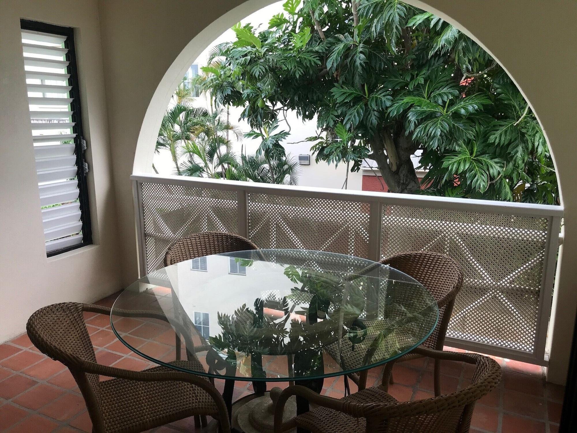 Coconut Court 3*